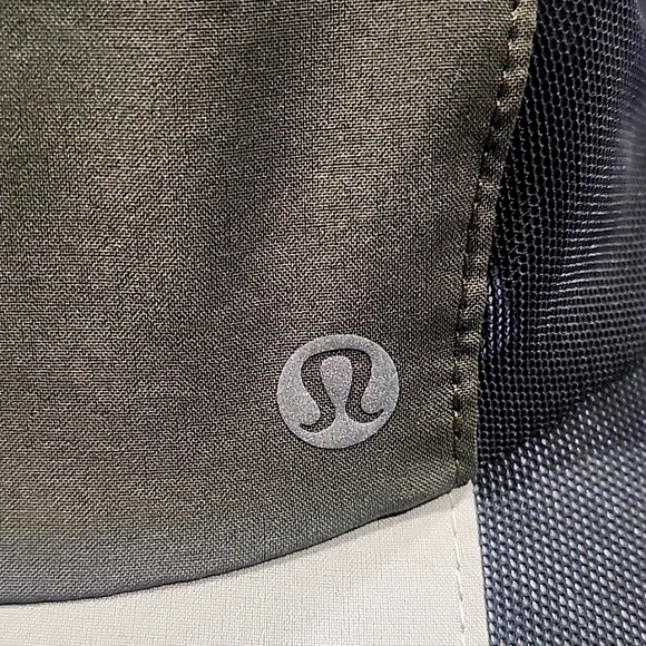 Lululemon hat - Picture 4 of 6